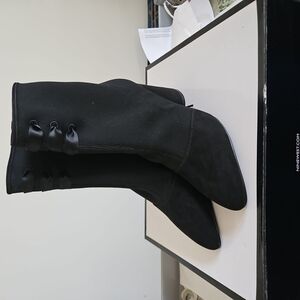 Classy Yet Chic. Nine West Black Heeled Boots with Slouchy Design